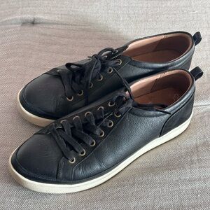 Vionic Black Leather Women's Sneakers